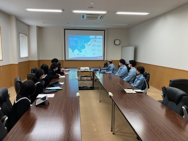 杵築高校１年生が来場